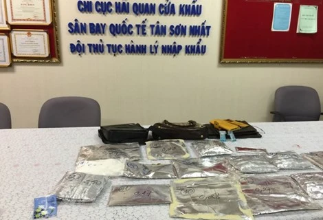 Detienen a una ciudadana malasia por transportar cocaína