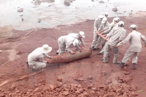 Respalda EE.UU. a Vietnam en desactivación de bombas