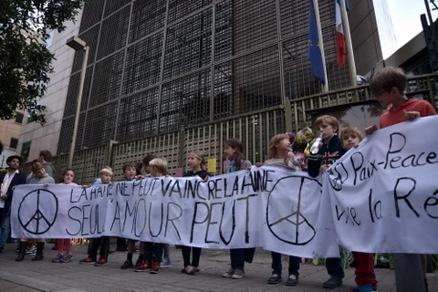 El mundo expresa condolencias con París