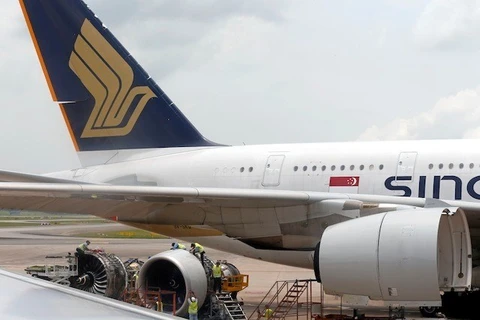 Avión singapurense aterriza seguramente ante amenaza de bomba