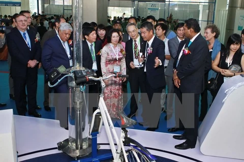 Efectúan exposiciones sobre sector hídrico y energía en Hanoi