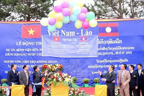 Vietnam ayuda a Laos a modernizar su sistema de salud