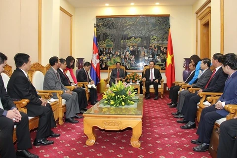 Vietnam y Cambodia cooperan en garantía de seguridad y orden social