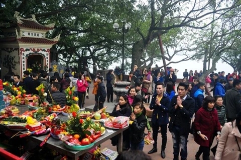 Visitan pagoda en primeros días del Año Nuevo
