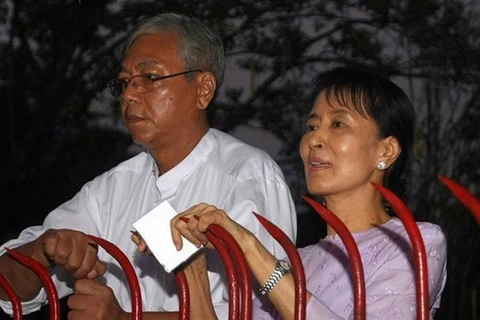 Myanmar: San Suu Kyi propone a su amigo Htin Kyaw para carrera presidencial