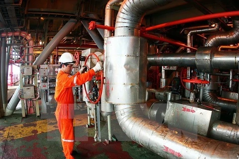 Rusia y Vietnam amplían cooperación en explotación petrolera