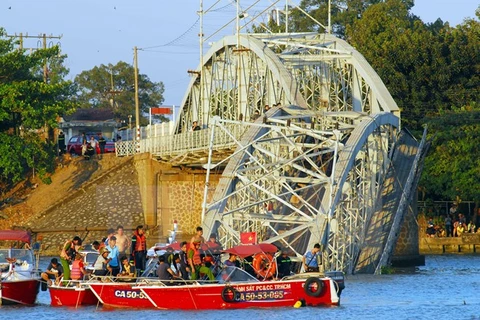 Inician procedimiento legal sobre derrumbo de puente ferroviario por una gabarra