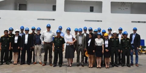 Delegación de agregados militares de Holanda en Asia-Pacífico visita Da Nang