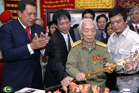 Simposio en Hanoi por décimo aniversario de la visita de Hugo Chávez a Vietnam