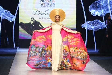 Elegancia de tierra natal honrada en Semana Internacional de Moda Vietnam 2016 