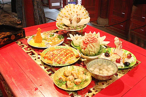 Nutrida participación en simposio sobre cocina real y folklórica de Hue