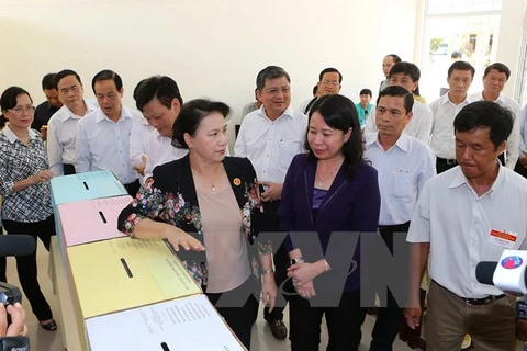 Presidenta parlamentaria supervisa preparativos electorales en provincia Hau Giang