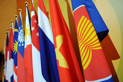 Exposición sobre países y pueblos de ASEAN en provincia vietnamita