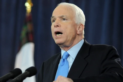 John McCain exalta vínculos EE.UU.- Vietnam