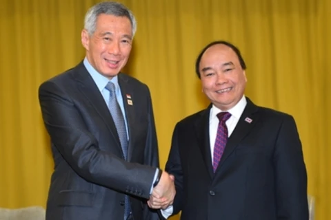 Premier vietnamita dialoga con líderes de ASEAN en Sochi