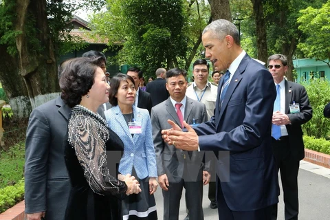 Barack Obama visita palafito del Presidente Ho Chi Minh