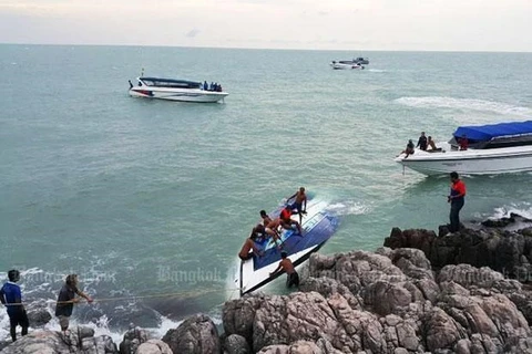 Tailandia: Tres muertos al volcar un barco de alta velocidad