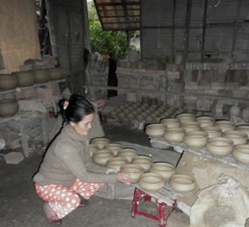 Un vistazo sobre la aldea de oficio tradicional preferida de Vietnam