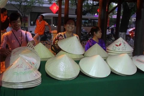 Antigua ciudad vietnamita preserva artesanía tradicional