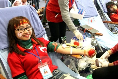 Rinden homenaje en Vietnam a donantes de sangre