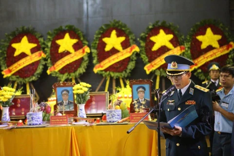 Honran a 10 mártires fallecidos en accidentes de avión militar