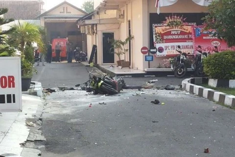 Indonesia: Ataque suicida en estación policial