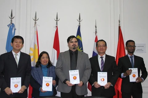 Presentan compilación de ensayos galardonados del concurso sobre ASEAN en Argentina