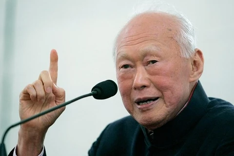 Presentan en Vietnam colección de libros sobre Singapur y Lee Kuan Yew