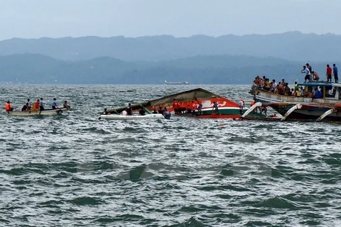 Suman 15 los cadáveres encontrados tras naufragio en Indonesia