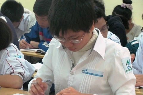 Provincia de Bac Giang experimenta enseñanza bilingüe de matemática