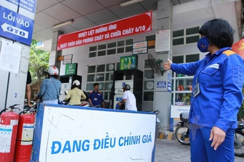 Vietnam aumenta precio de gasolina