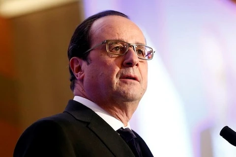 Presidente de Francia continúa visita de Estado en Vietnam
