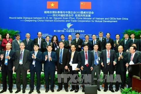 Premier de Vietnam dialoga con CEO de importantes empresas chinas