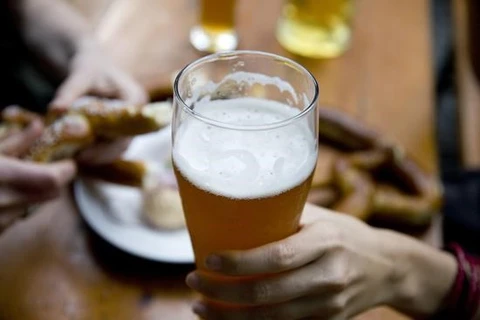 La mitad de hombres vietnamitas consumen dosis excesiva de alcohol