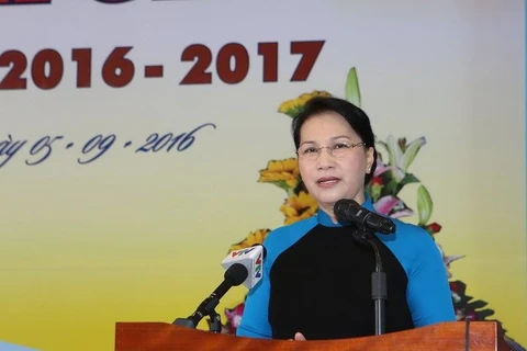 Presidenta de Parlamento de Vietnam efectúa visita a Laos