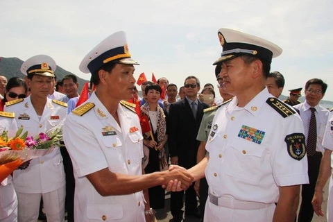 Khanh Hoa recibe buques de fuerzas navales de China