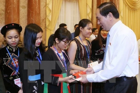 Presidente vietnamita se reúne con destacados estudiantes de minorías étnicas