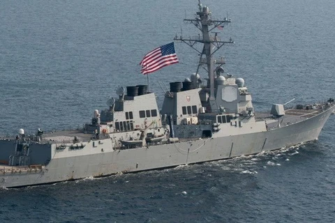 Buque militar estadounidense atraca en puerto filipino
