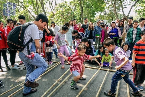 [Fotos] Efectúan una exposición fotográfica sobre Hanoi 