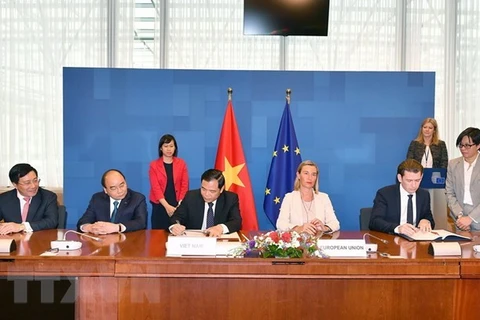 Vietnam y Unión Europea suscriben acuerdo voluntario de asociación para evitar tala ilegal