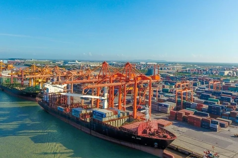 Crece volumen de carga a través de puertos marítimos de Vietnam 