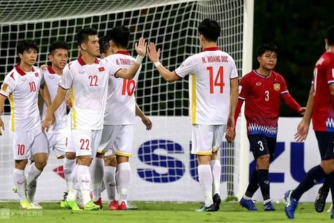 Vietnam derrota 2-0 a Laos en su primer partido de Copa AFF Suzuki