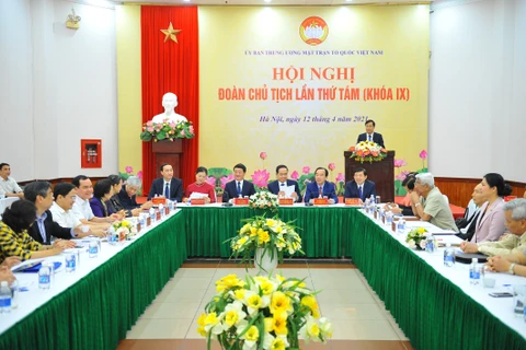 Debate Frente de la Patria de Vietnam perfeccionamiento del personal