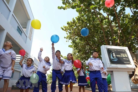 La vida de los niños en el archipiélago vietnamita de Truong Sa