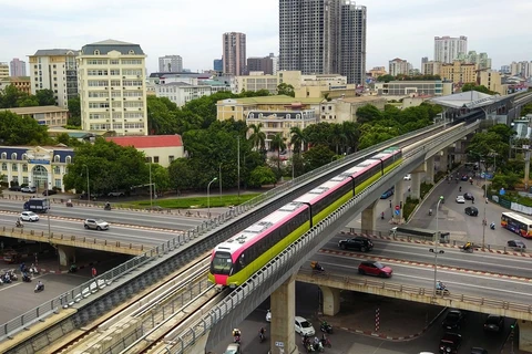 Funcionamiento piloto de sección elevada de tren urbano Nhon-Hanoi