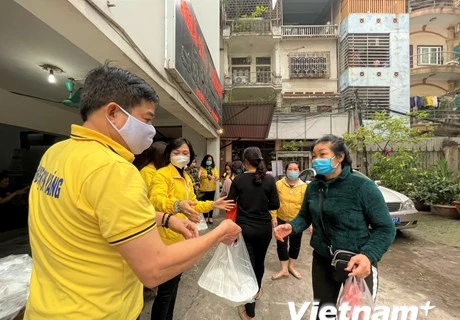 Comidas llenas de amor para pacientes en situación difícil en Hospital Central de Pediatría de Vietnam