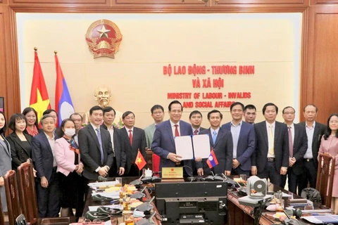 Robustecen Vietnam y Laos cooperación en asuntos laborales y bienestar social