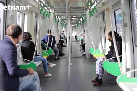 Cinco razones por las que los pasajeros eligen el tren elevado Cat Linh-Ha Dong en Hanoi