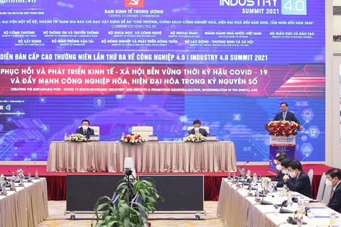 El primer ministro Pham Minh Chinh, habla en la sesión plenaria del Foro de Alto Nivel sobre la Cuarta Revolución Industrial (Foto: VNA)