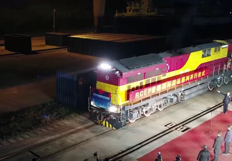 Arriba a Vietnam primer tren de carga de China gracias a RCEP